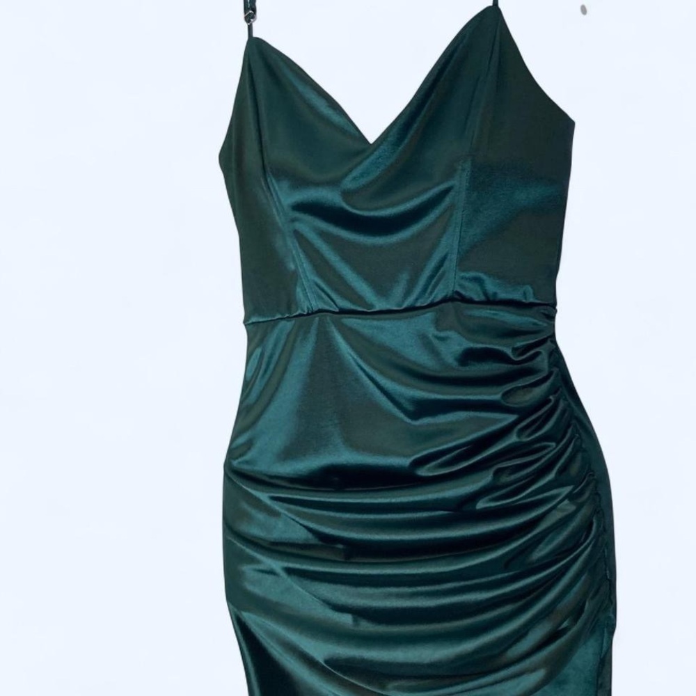 Green satin texture bodycon dress with ruched detailing M fits approx XS